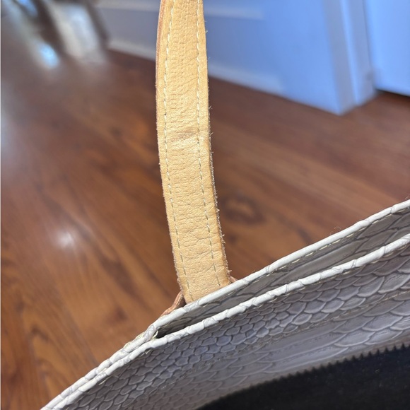 Consuela thunderbird essential tote leather snakeskin cream purse crossbody bag - Picture 6 of 7